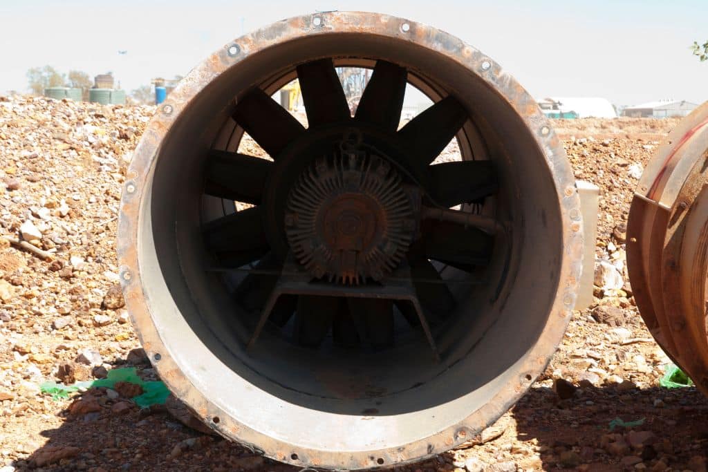 Guía sobre ventilación en minería subterránea para mantenimiento minero. Revisa ventiladores, cargadores subterráneos, riesgos, repuestos y soluciones Mansil.